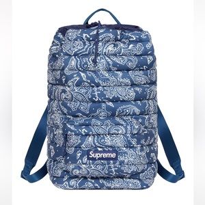 NEW SUPREME Puffer Backpack Blue Paisley
NEVER USED